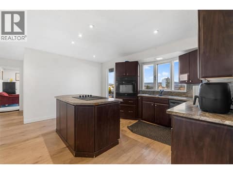 Photo 8 of 2650 Thacker Drive, Lakeview Heights, West Kelowna