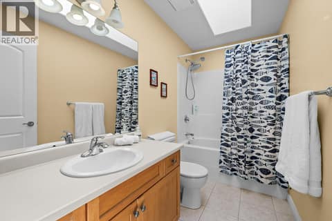 Top floor bathroom with tub/shower. at 2620 Arthur Road, McKinley Landing, Kelowna