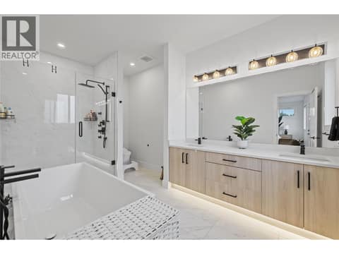 Primary Ensuite at 389 Moubray Road, North Glenmore, Kelowna