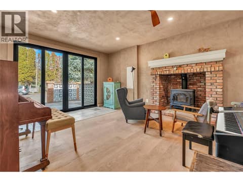 Photo 12 of 212 Carr Crescent, Oliver Rural