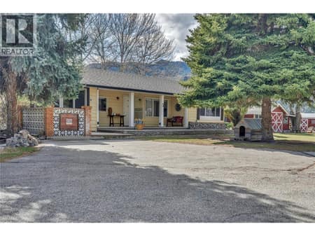 Photo 2 of 212 Carr Crescent, Oliver Rural