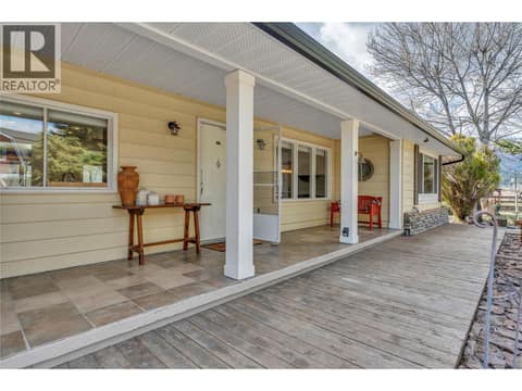 Photo 3 of 212 Carr Crescent, Oliver Rural