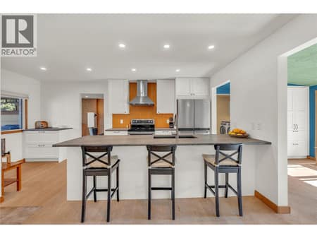 Photo 6 of 212 Carr Crescent, Oliver Rural