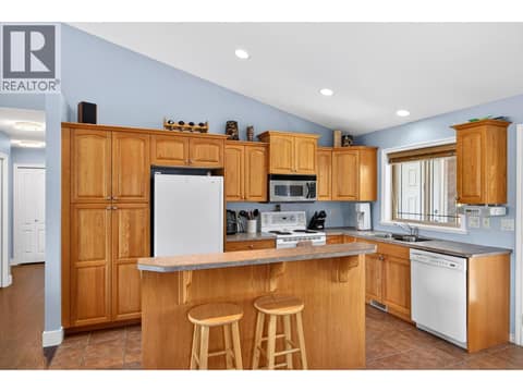 Photo 6 of 1673 Kloppenburg Road, Black Mountain, Kelowna