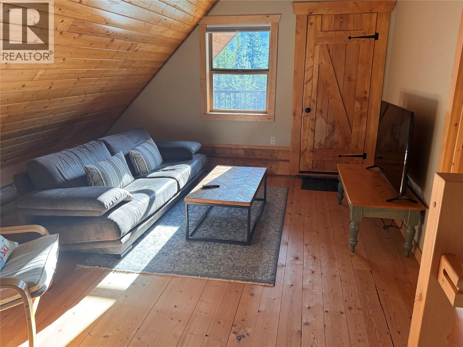 Upstairs family room at 2716 Big Bend Highway Road, West & North Highway 1, Golden