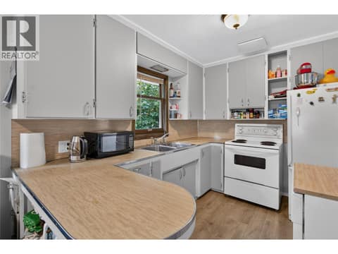 Photo 5 of 689 Ellis Street, Main North, Penticton