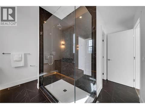 Ensuite shower at 2100 Campbell Place Unit# 154, Lakeview Heights, West Kelowna