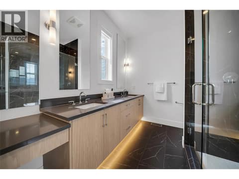 Ensuite with dual vanity at 2100 Campbell Place Unit# 154, Lakeview Heights, West Kelowna