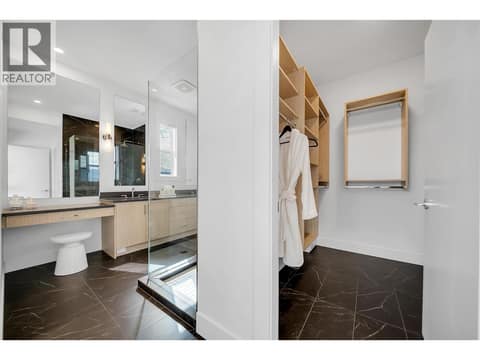 Ensuite with walk-in closet at 2100 Campbell Place Unit# 154, Lakeview Heights, West Kelowna