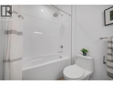 Upstairs main bathroom at 2100 Campbell Place Unit# 154, Lakeview Heights, West Kelowna