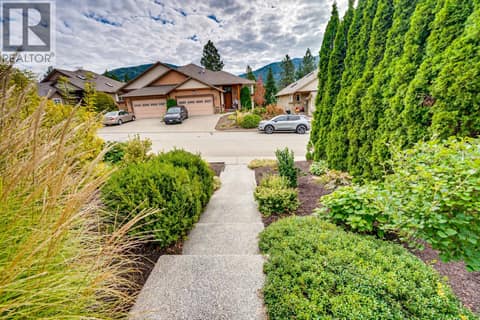 Walkway to Manning Pl at 6933 Manning Place Unit# 1, Foothills, Vernon