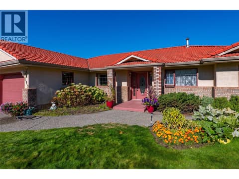 Photo 2 of 199 Coppertree Court, Sahali, Kamloops