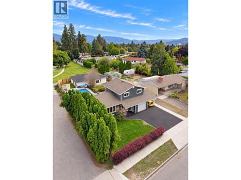 Photo 8 of 1859-1861 Mountain Avenue, Glenmore, Kelowna