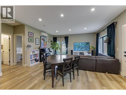9' ceilings at 1859-1861 Mountain Avenue, Glenmore, Kelowna