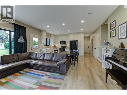 Carriage - Great room at 1859-1861 Mountain Avenue, Glenmore, Kelowna