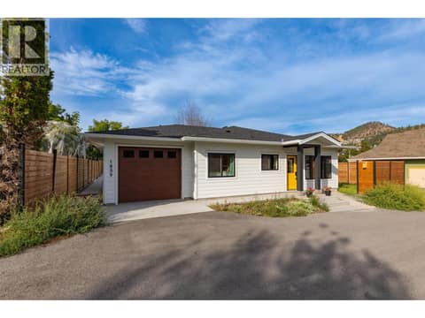 Lane access and single garage at 1859-1861 Mountain Avenue, Glenmore, Kelowna