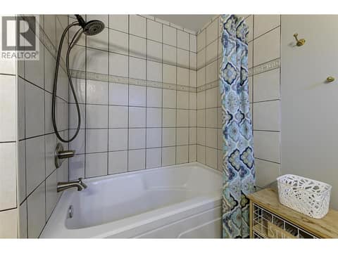 Main 4 piece bathroom up with  tub/shower at 1859-1861 Mountain Avenue, Glenmore, Kelowna