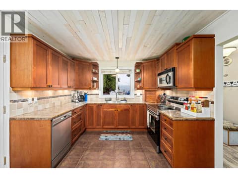 Photo 10 of 2684 Alhambra Drive, Lakeview Heights, West Kelowna