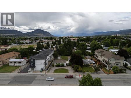Photo 6 of 137 Green Avenue W, Main South, Penticton