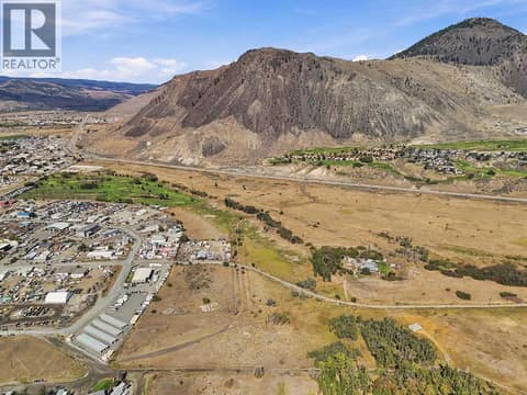 Photo 3 of 820 Sarcee Street, South Kamloops