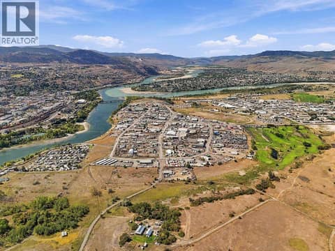 Photo 4 of 820 Sarcee Street, South Kamloops