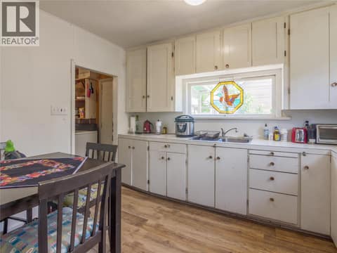 Photo 14 of 574 Van Horne Street, Main North, Penticton