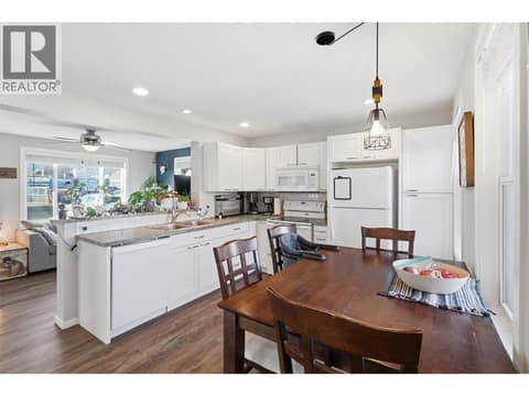 Photo 10 of 922 Westminster Avenue, North Kamloops