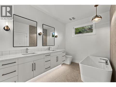 Primary Ensuite (4PC) at 487 Clifton Road N, Glenmore, Kelowna