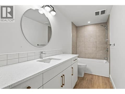 Suite Bathroom (3PC) at 487 Clifton Road N, Glenmore, Kelowna