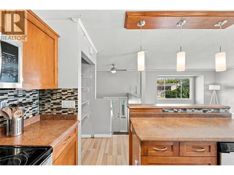 Photo 11 of 1621 Spartan Place, Brocklehurst, Kamloops