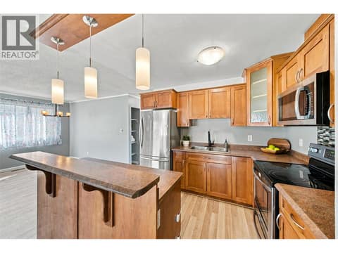 Photo 6 of 1621 Spartan Place, Brocklehurst, Kamloops