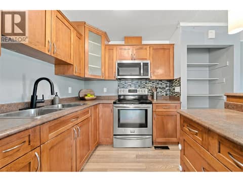 Photo 8 of 1621 Spartan Place, Brocklehurst, Kamloops