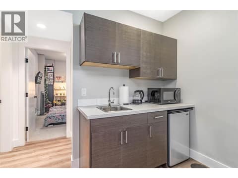 Wet Bar area at 1528 FAWN RUN Drive, Upper Mission, Kelowna
