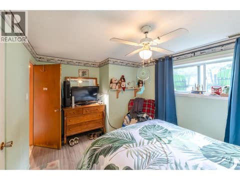 Photo 23 of 902 Maccleave Avenue, Columbia/Duncan, Penticton