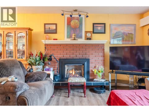 Photo 3 of 902 Maccleave Avenue, Columbia/Duncan, Penticton