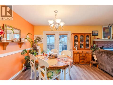 Photo 4 of 902 Maccleave Avenue, Columbia/Duncan, Penticton