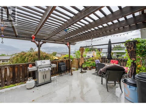 Photo 8 of 902 Maccleave Avenue, Columbia/Duncan, Penticton
