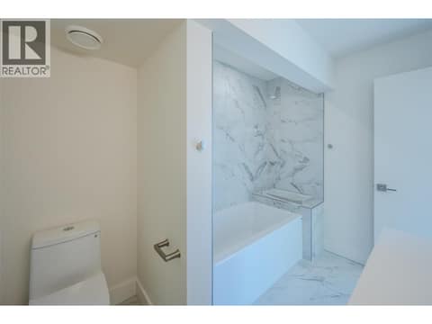 Photo 17 of 578 Lakeshore Drive Unit# 203, Main North, Penticton