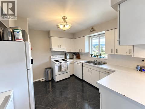 Photo 6 of 872 SELKIRK Avenue, Brocklehurst, Kamloops