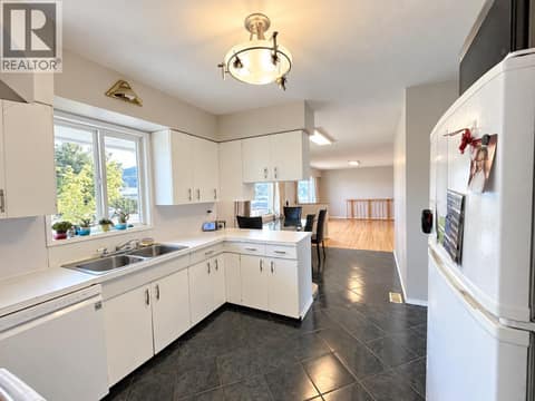 Photo 7 of 872 SELKIRK Avenue, Brocklehurst, Kamloops