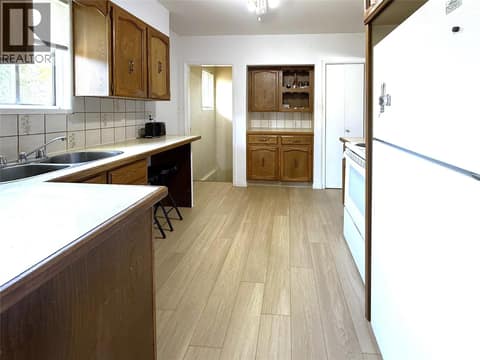 Photo 11 of 1359 HAMILTON Street, North Kamloops
