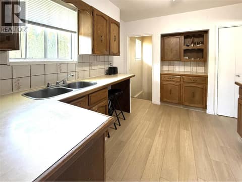Photo 3 of 1359 HAMILTON Street, North Kamloops