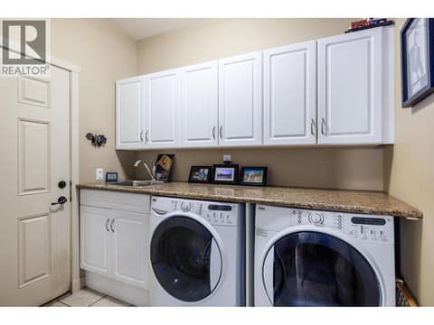 Photo 18 of 1377 Glenview Avenue, Glenmore, Kelowna
