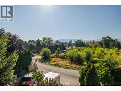 Photo 23 of 1377 Glenview Avenue, Glenmore, Kelowna