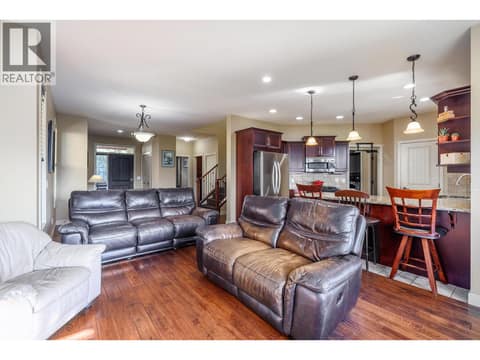Photo 5 of 1377 Glenview Avenue, Glenmore, Kelowna