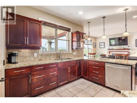 Photo 9 of 1377 Glenview Avenue, Glenmore, Kelowna