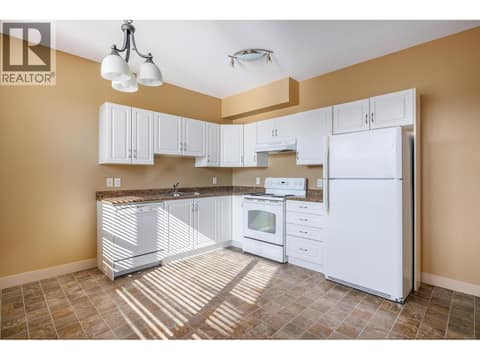 Kitchen-suite at 1377 Glenview Avenue, Glenmore, Kelowna