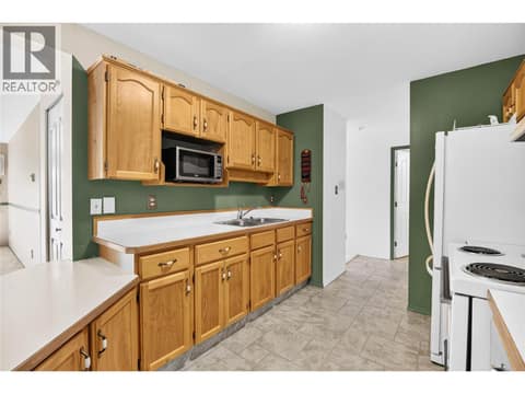 Photo 3 of 133 Winnipeg Street Unit# 204, Main North, Penticton
