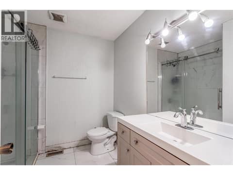 Full Bathroom at 758 Josselyn Court, Rutland North, Kelowna