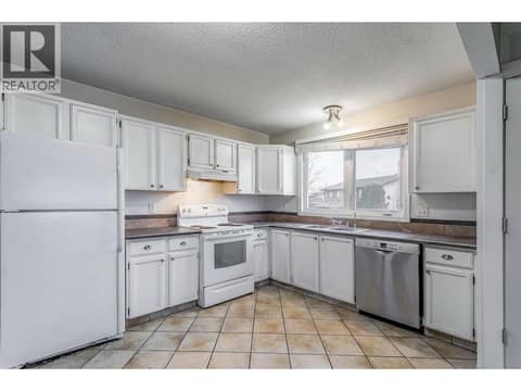 Kitchen at 758 Josselyn Court, Rutland North, Kelowna